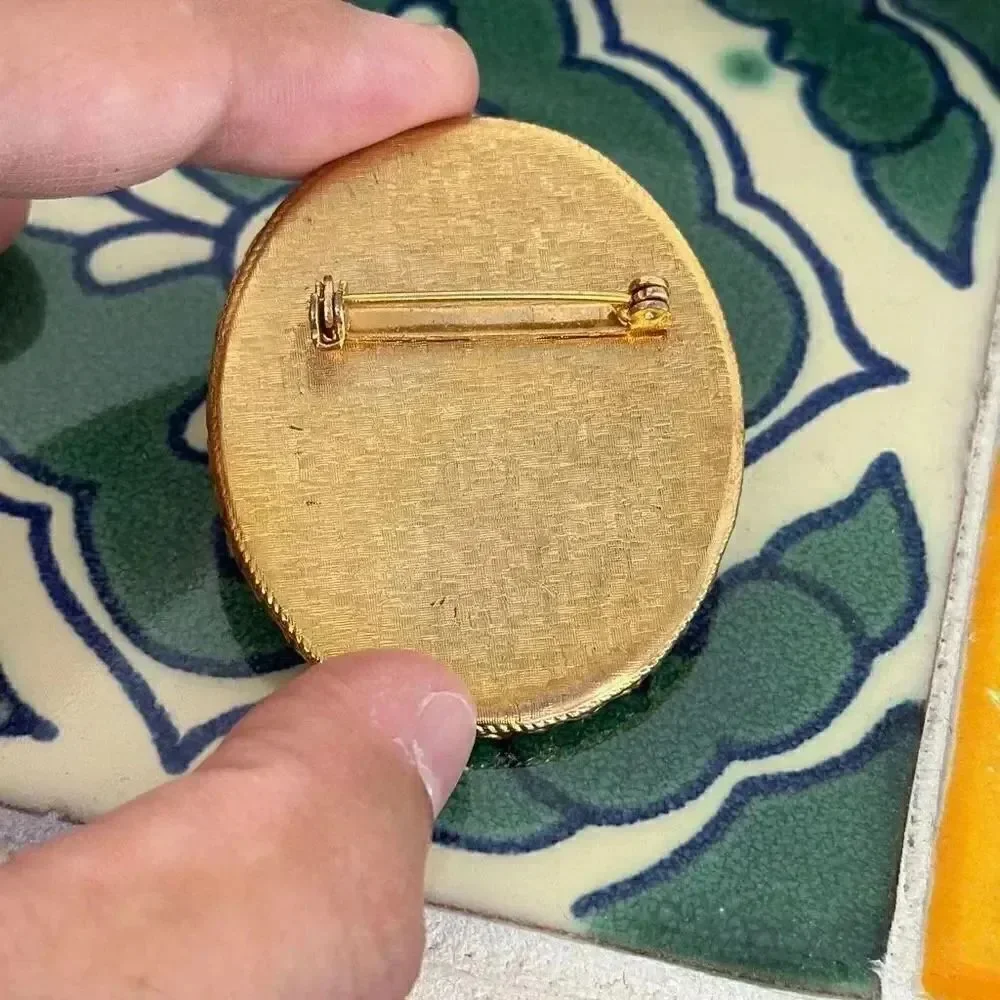 Vintage  Floral  Brooch
